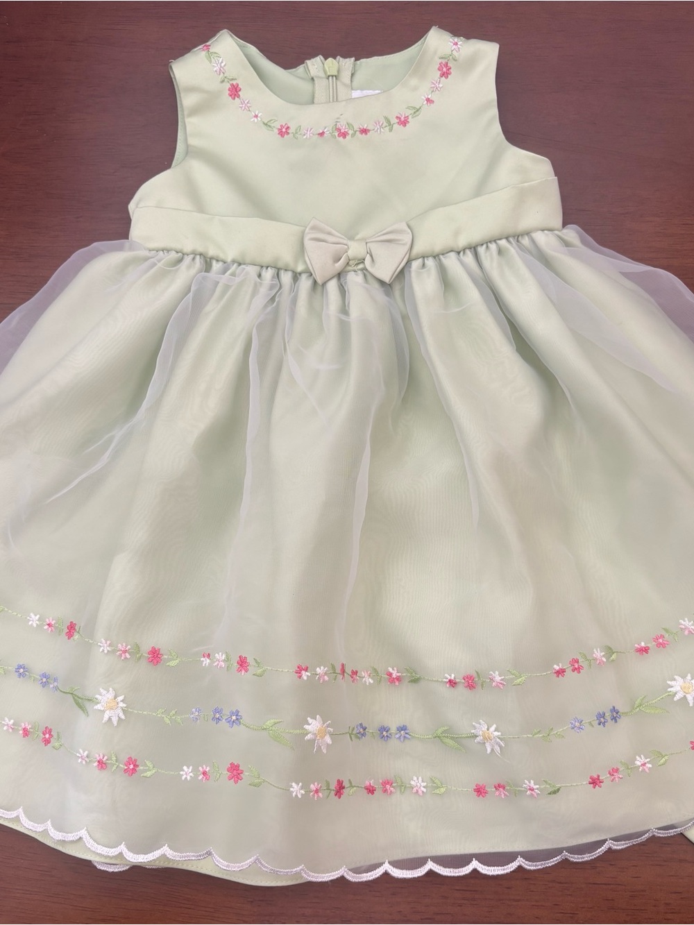 Charming Green Kids Dress with Floral Embroidery